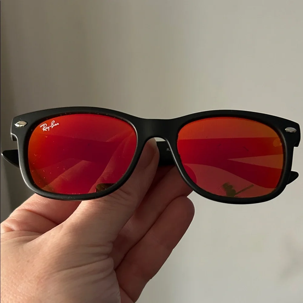 Ray-Ban Wayfarer Matte Black Kids Sunglasses with Reflective Pink Lenses